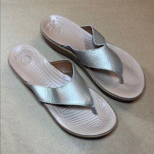 CROCS Women's Comfy Sandals - US Size 9